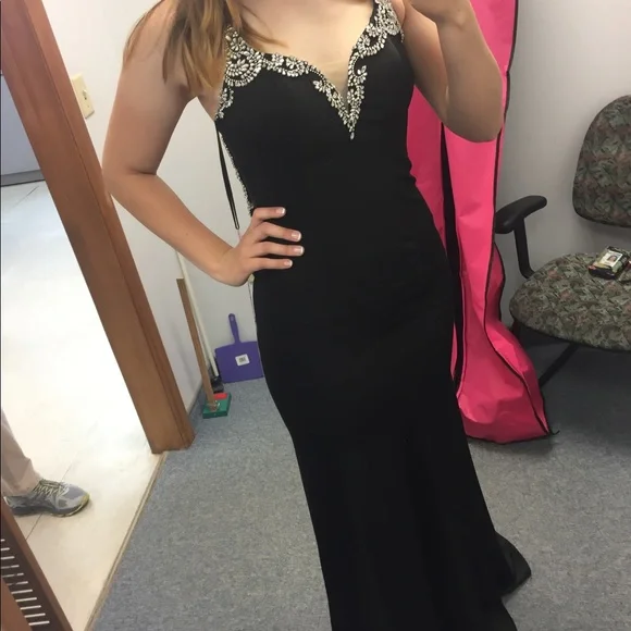 Really nice black and silver prom dress - Picture 4 of 4